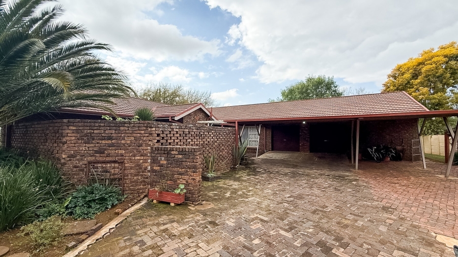 4 Bedroom Property for Sale in Stilfontein Ext 4 North West